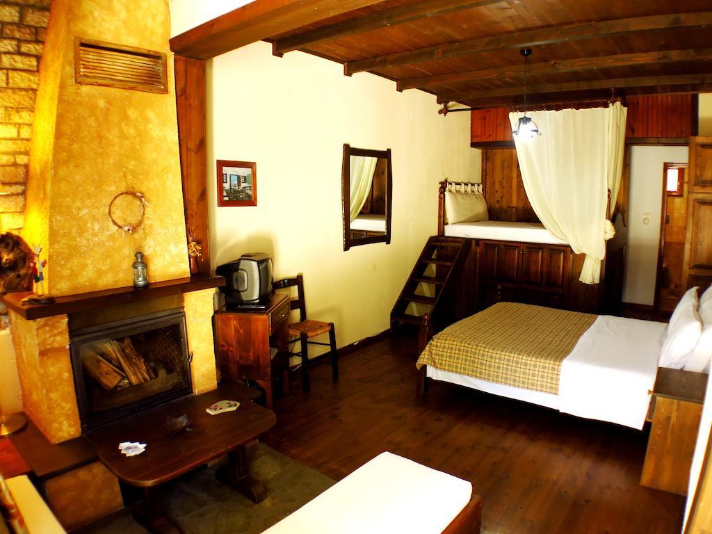 Xenonas Brizi Hotel Elati  Phòng bức ảnh